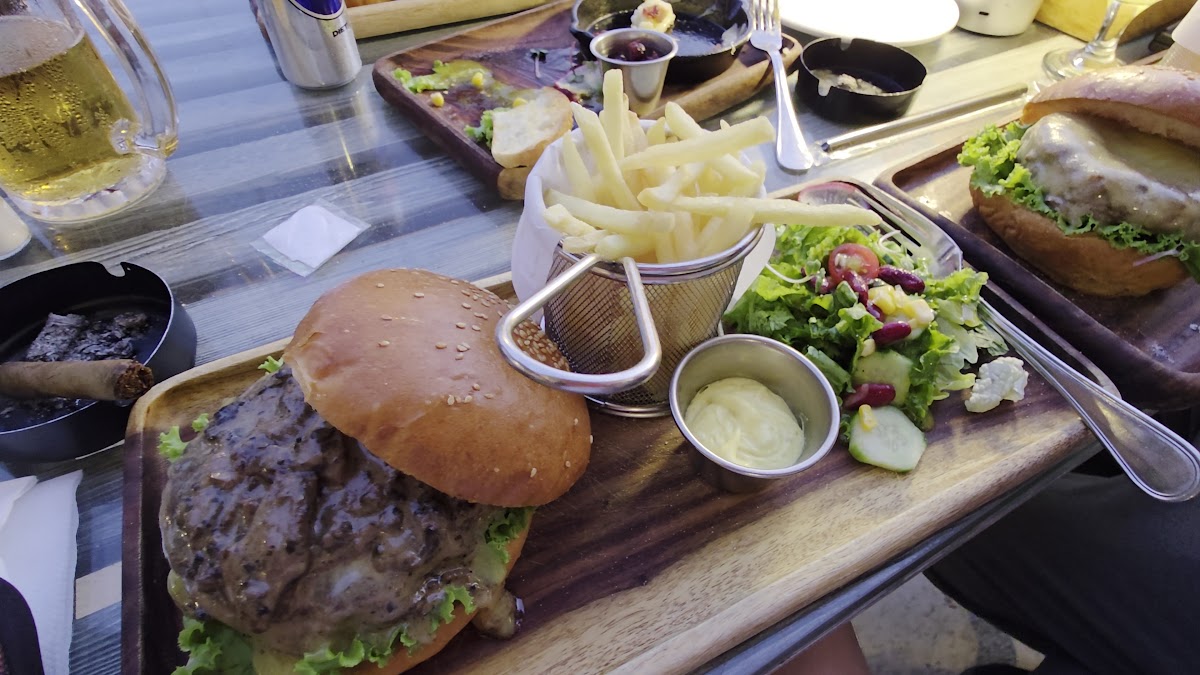 Le Garage Gourmet Burger-2