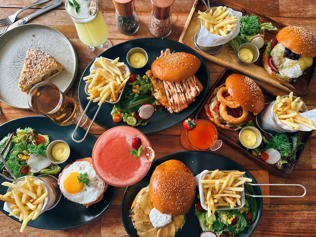 Le Garage Gourmet Burger-3