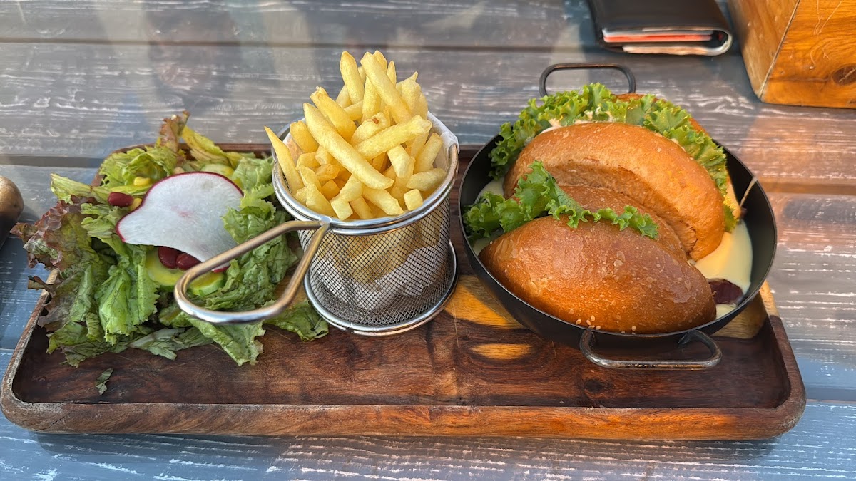 Le Garage Gourmet Burger-4